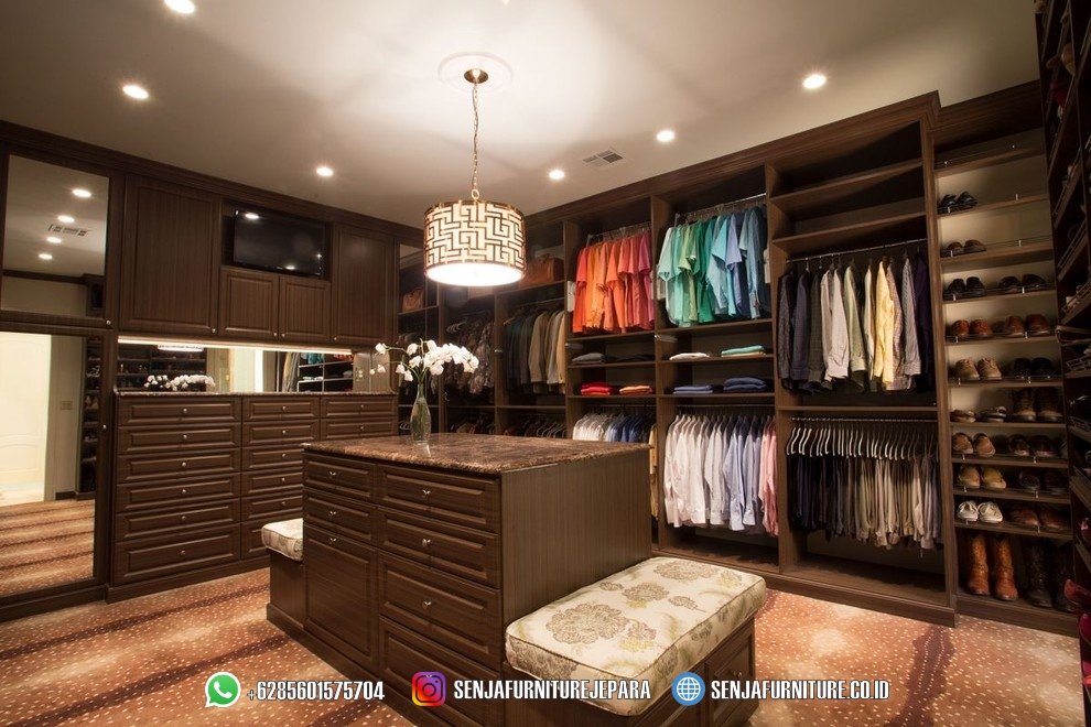 Custom Walk In Closet Kayu Solid Untuk Rumah Klasik Bali Walk In Closet, Walk In Closet Klasik, Walk In Closet Minimalis, Walk In Closet Design, Walk In Closet Mewah, Lemari Walk In Closet, Walk In Closet Kaca, Wardrobe Classic