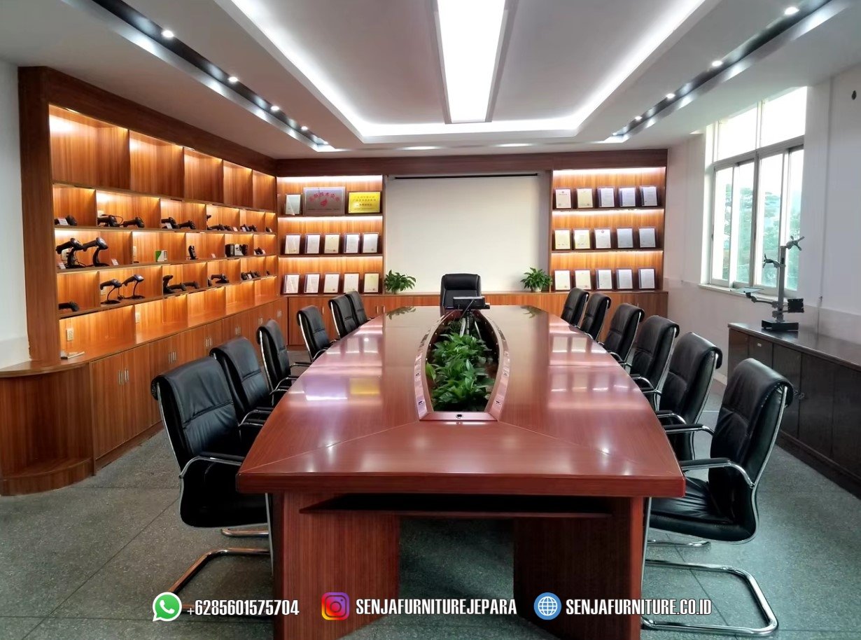 Gambar Meja Rapat Kantor Kayu Jati Ruang Pimpinan Meja Rapat Kantor, Meja Meeting Kantor, Meja Meeting Klasik, Meja Rapat Klasik, Meja Rapat Kayu Jati, Meja Rapat Mewah, Meja Meeting Kayu Jati, Meja Rapat Bundar, Meja Rapat Minimalis, Meja Rapat HPL, Meja Rapat Pimpinan, Meja Rapat Ukir Jepara, Meja Rapat Oval, Interior Ruang Rapat
